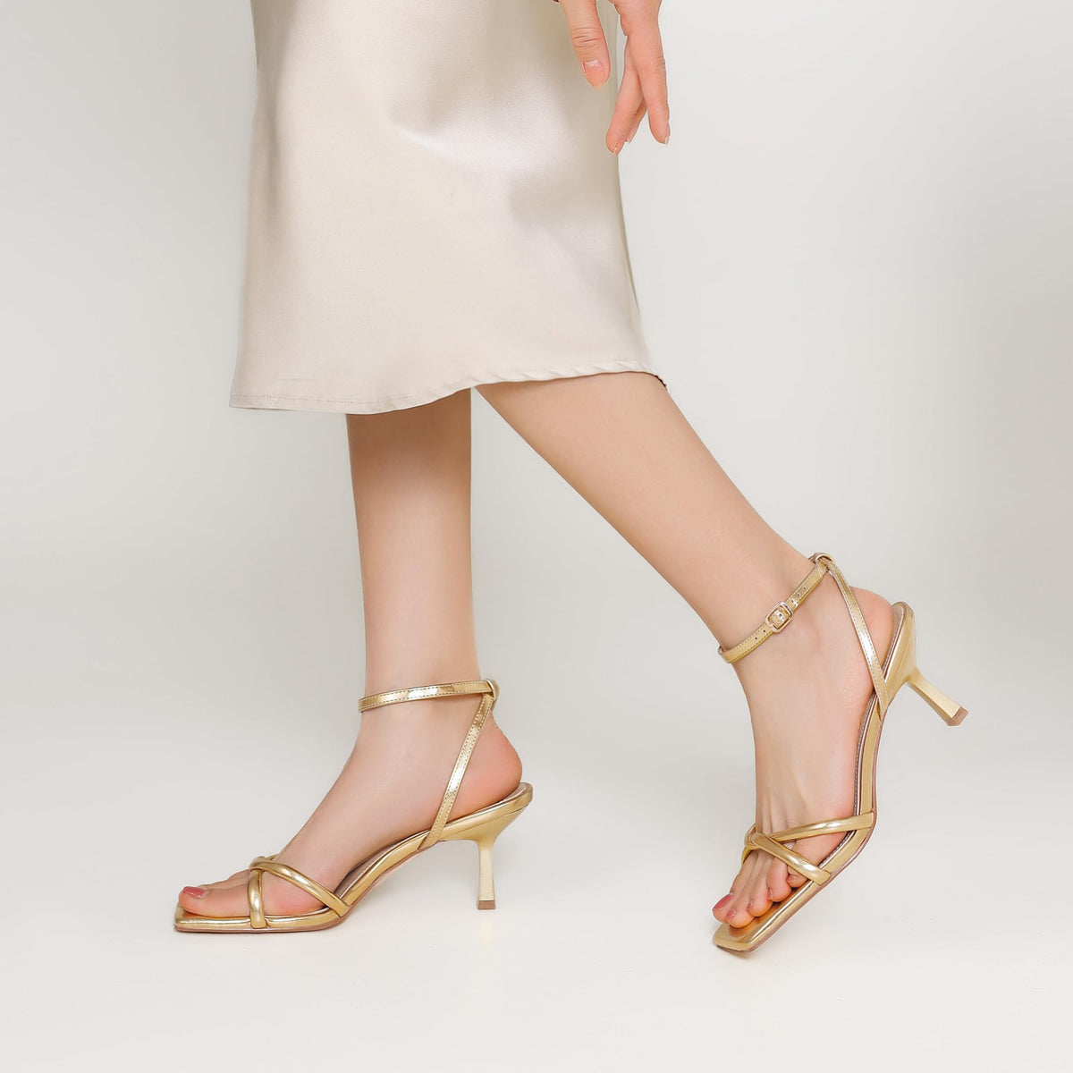 AIUNIIND Kitten Low Heel Sandals for Women, Strappy Square Open Toe Shoes